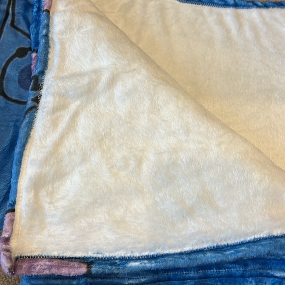 Blue cozy Disney’s stitch blanket - Picture 6 of 6